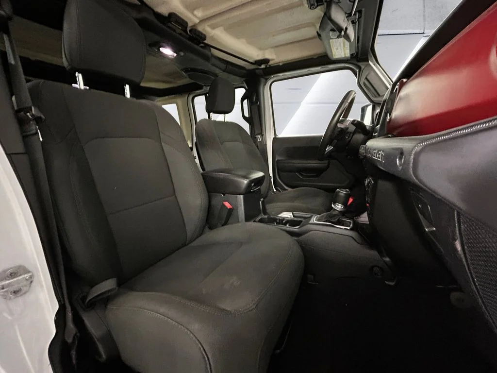 Used 2018 White Jeep Unlimited Rubicon image 14