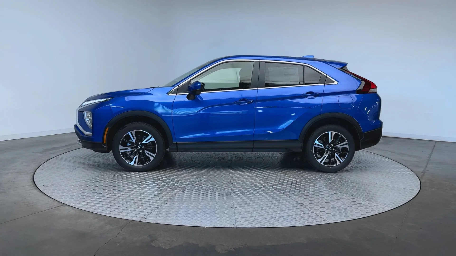 New 2026 Lightning Blue Metallic Mitsubishi SE image 5
