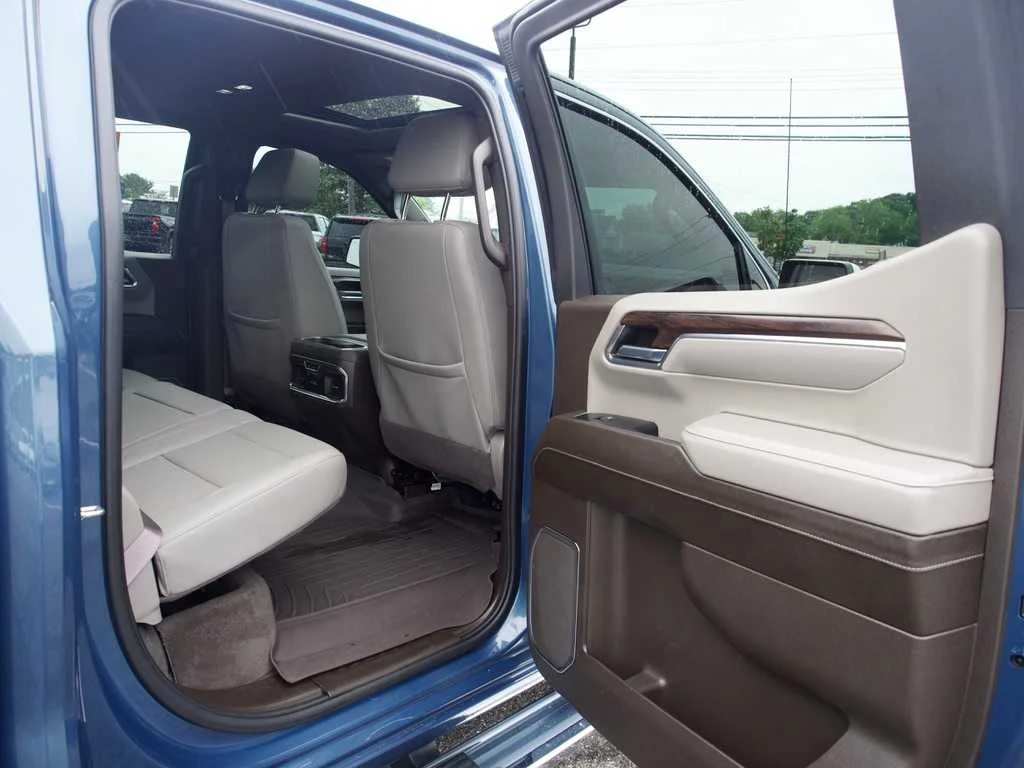 Certified Used 2024 Downpour Metallic GMC SLT image 30