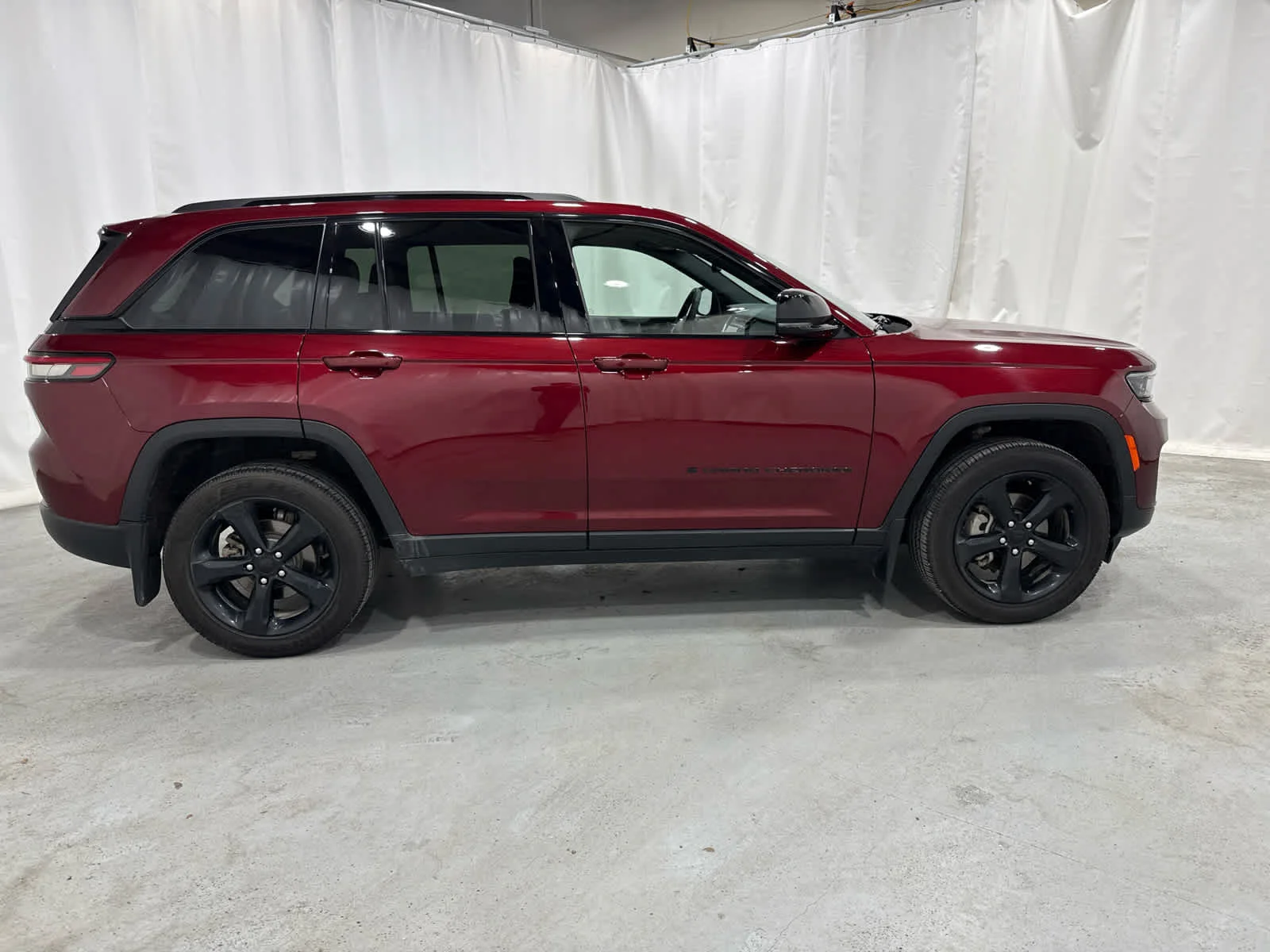Used 2023 Red Jeep Altitude 4x4 image 6