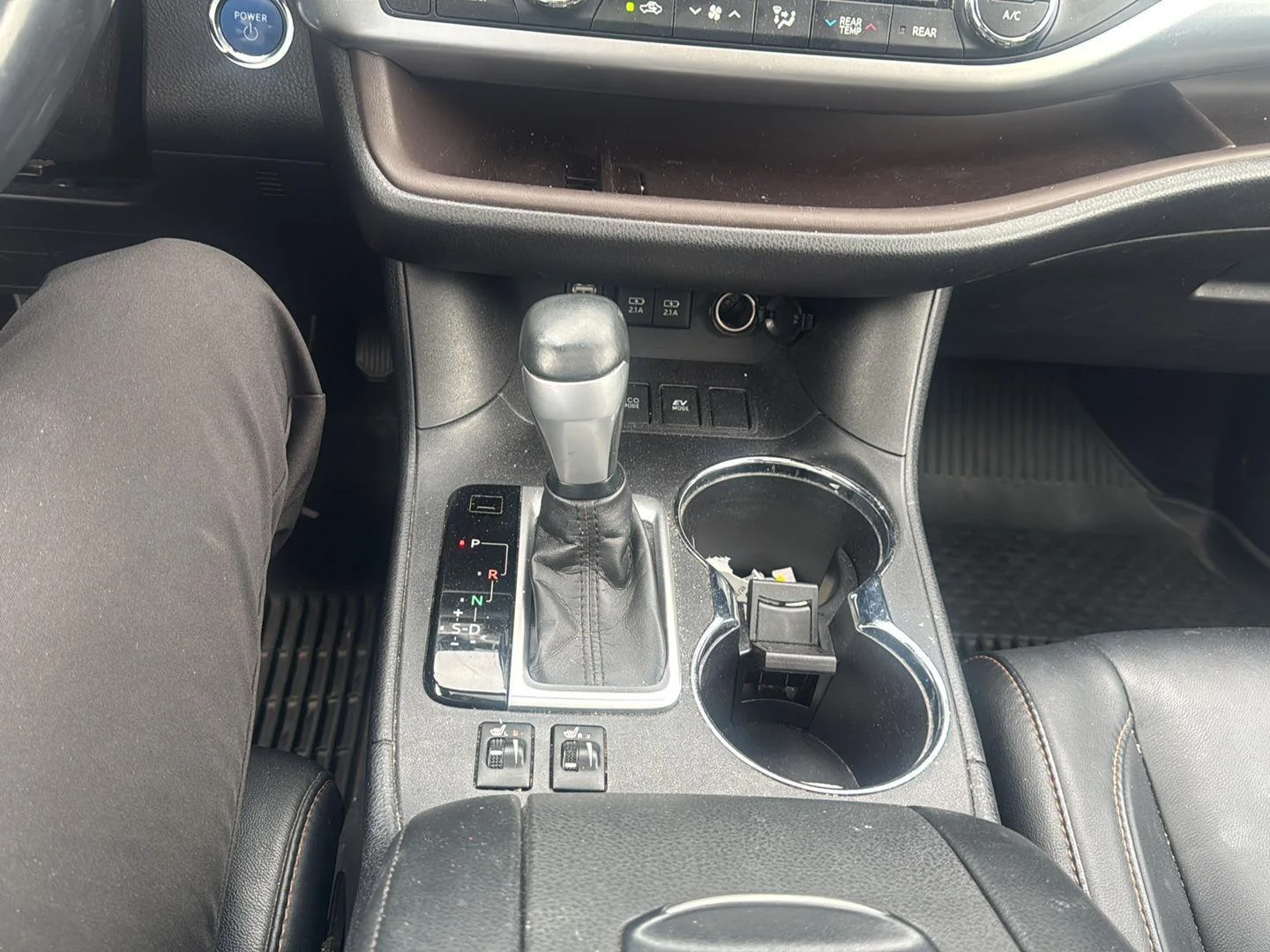 Used 2018 Celestial Silver Metallic Toyota XLE image 10