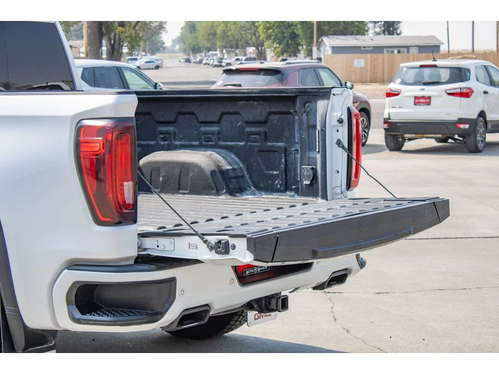 Used 2021 White Frost Tricoat GMC Denali image 10