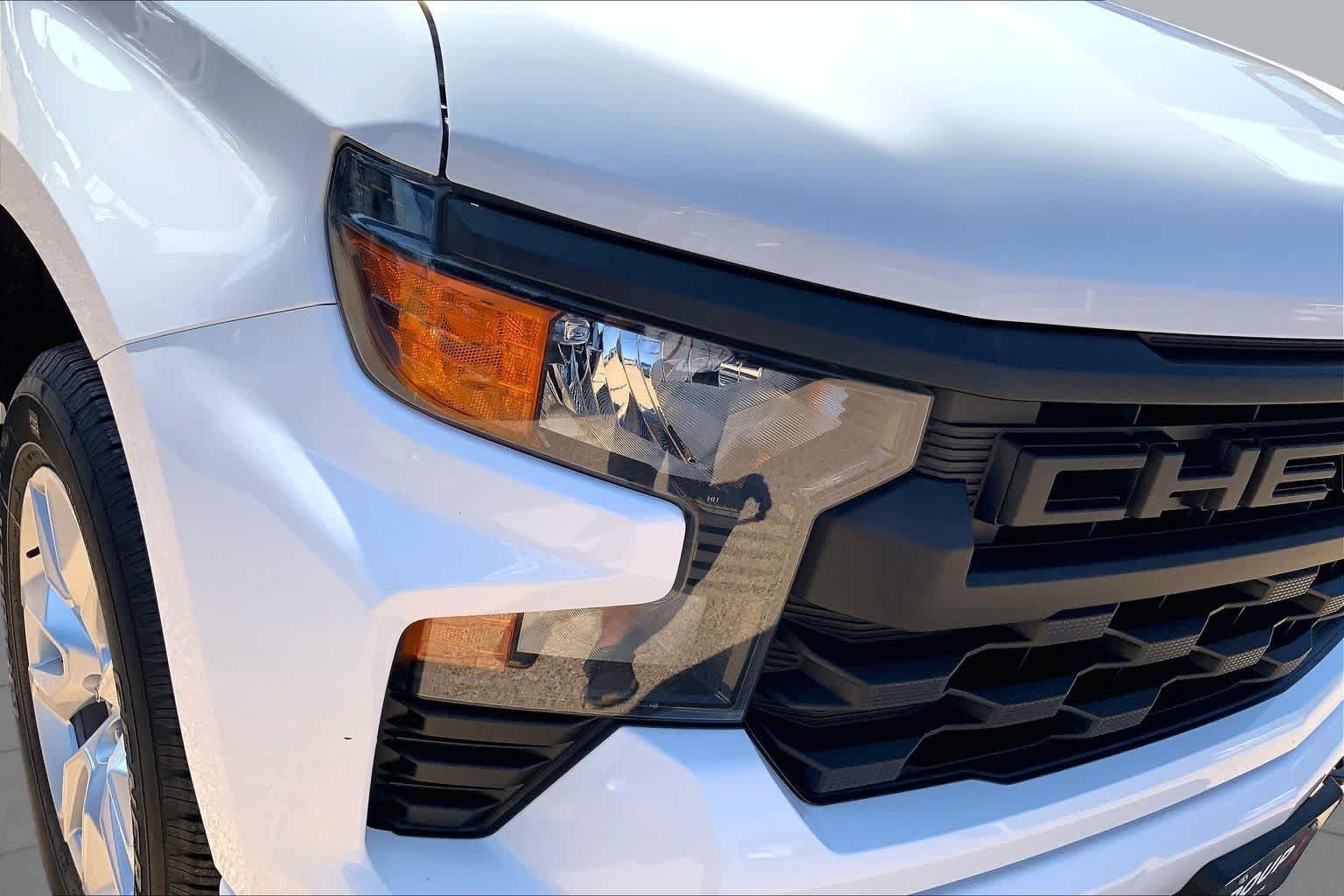 Used 2022 Summit White Chevrolet Custom image 28