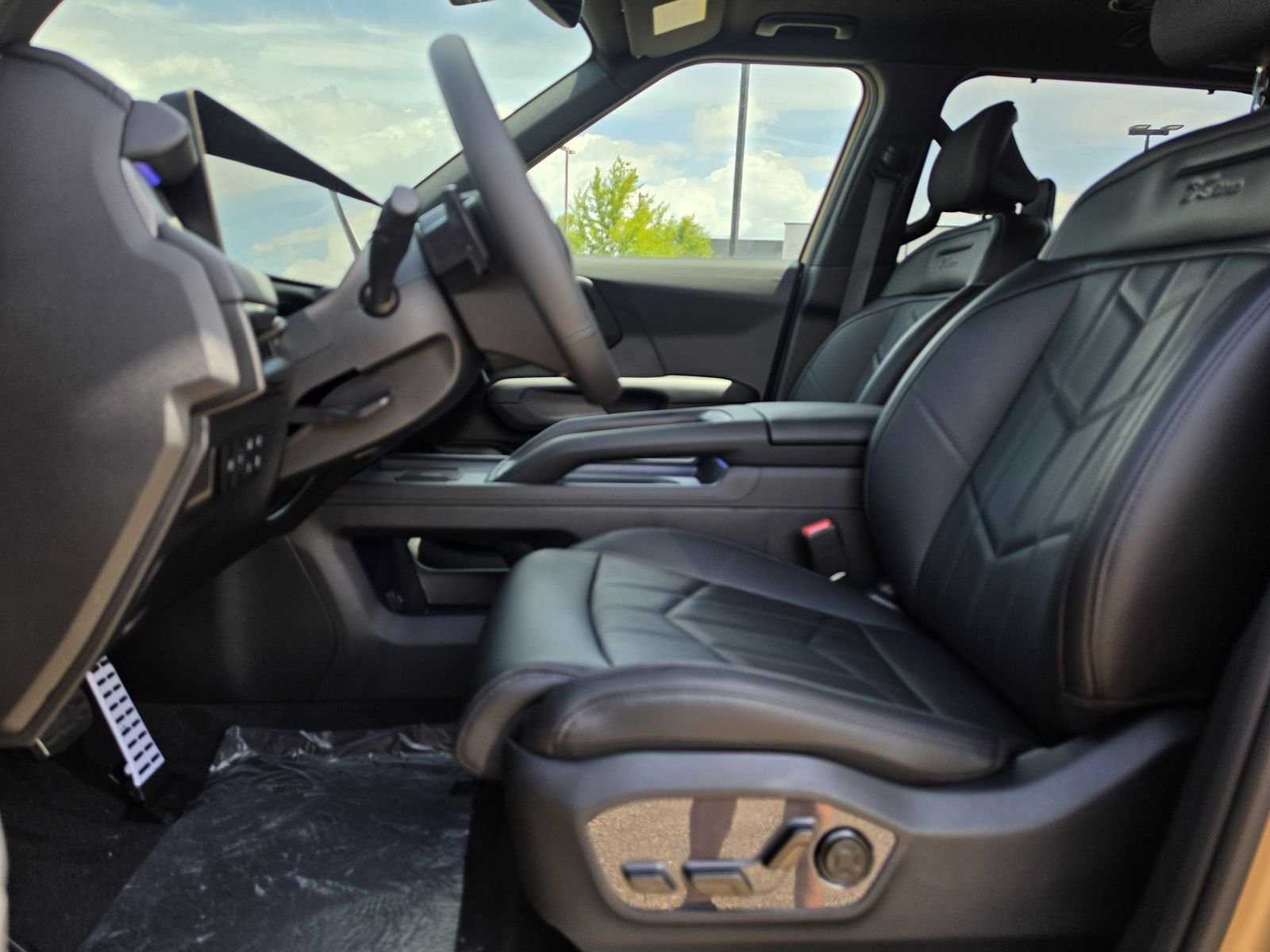 New 2027 Brown Kia X-Line SX image 12
