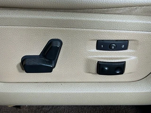 Used 2011 White Ram Laramie image 11