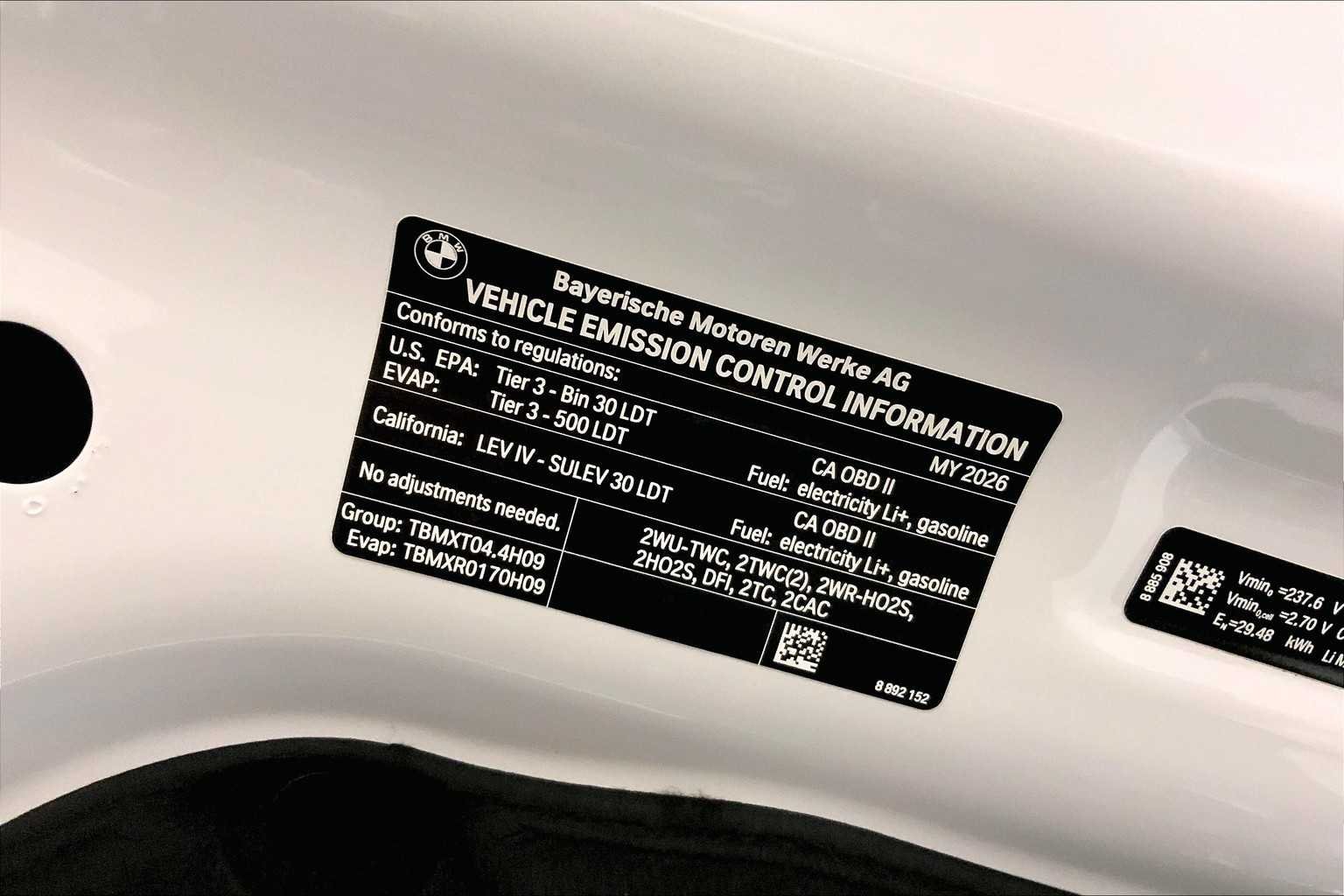 New 2026 Mineral White Metallic BMW Label image 17