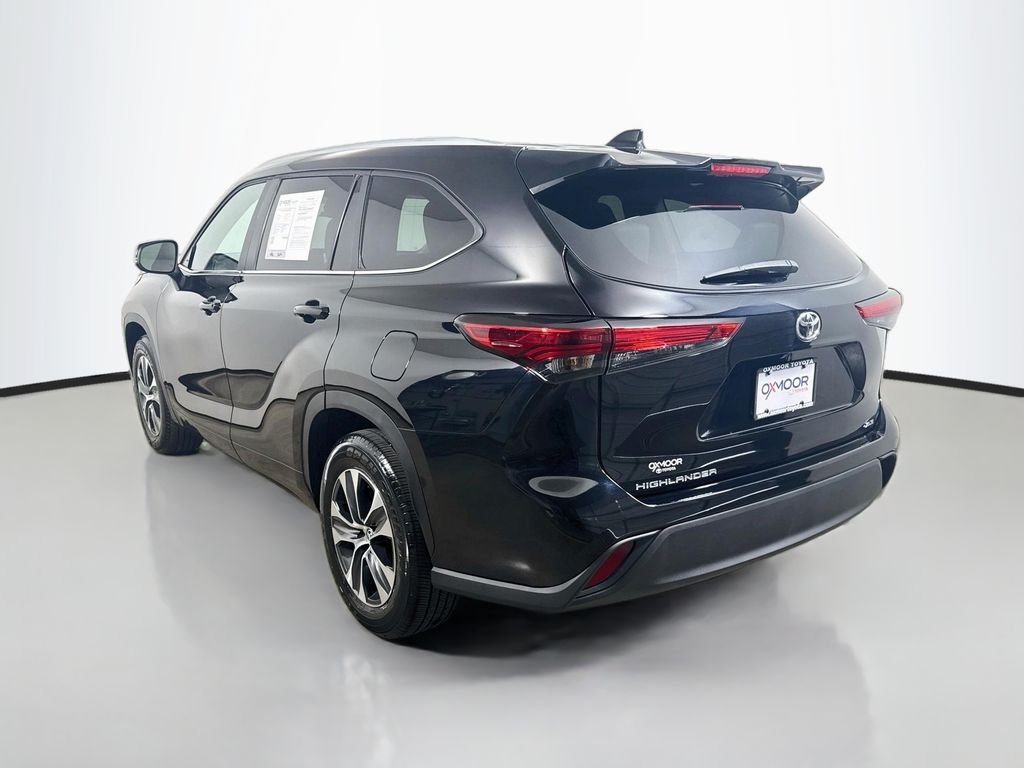 Used 2023 Midnight Black Metallic Toyota XLE image 5