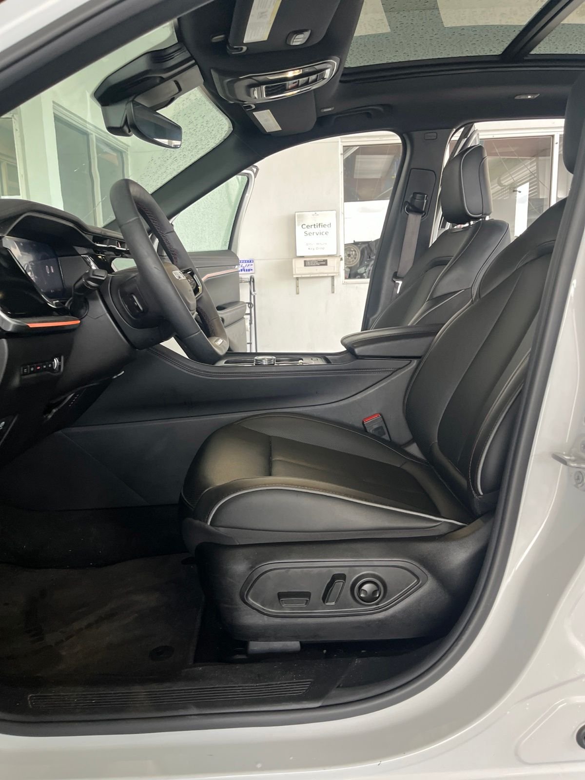Used 2025 White Jeep Limited image 19