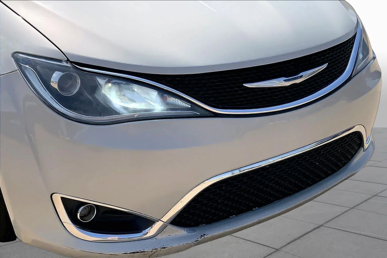Used 2017 Tusk White Chrysler Touring-L image 26