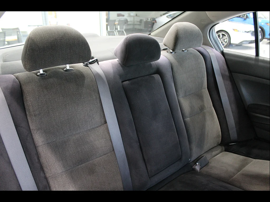 Used 2008 Alabaster Silver Metallic Honda LX image 21