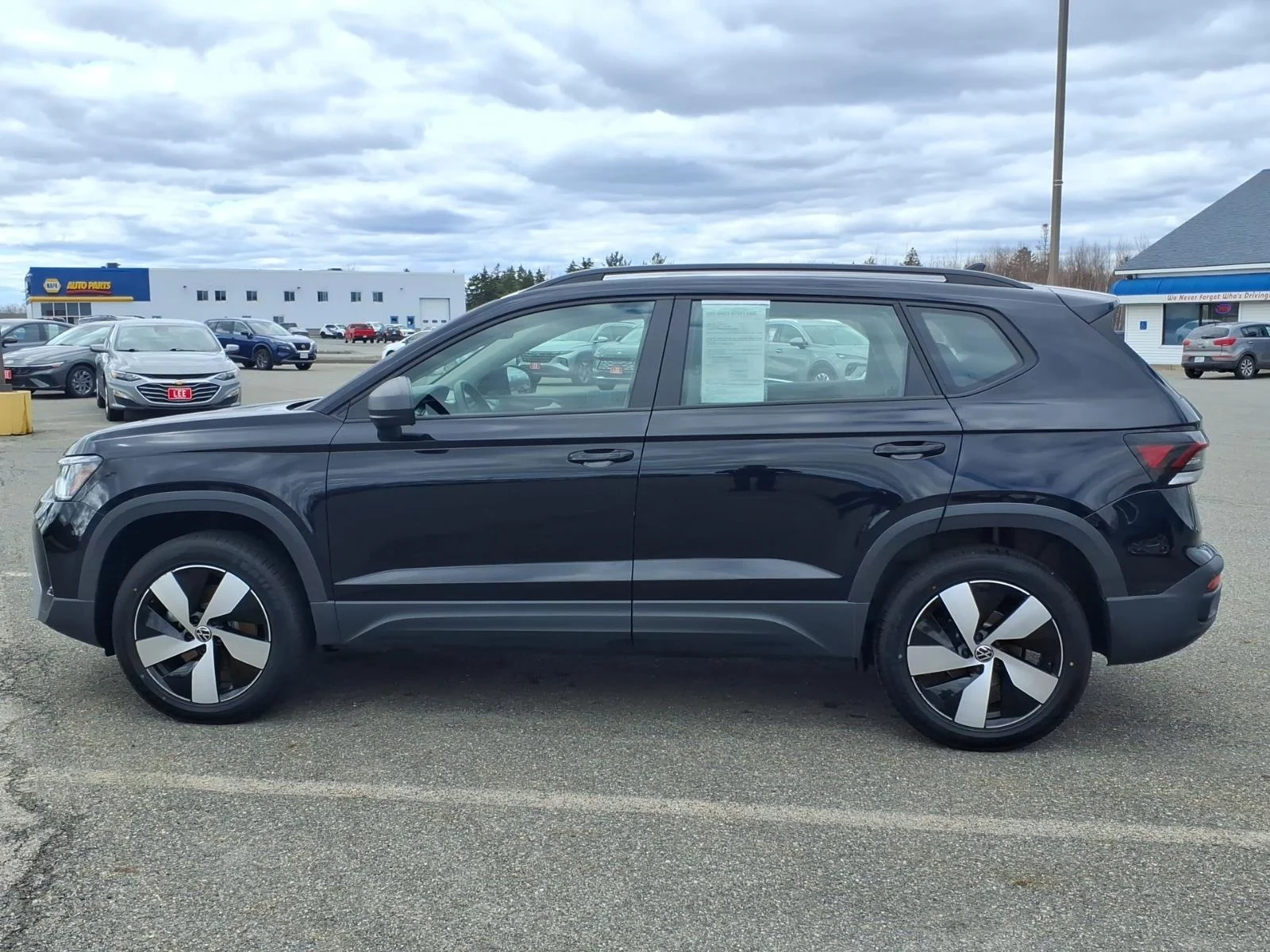 Used 2025 Platinum Gray Volkswagen 1.5T S image 8