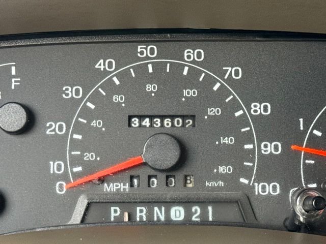 Used 2001 Green Ford Limited image 24