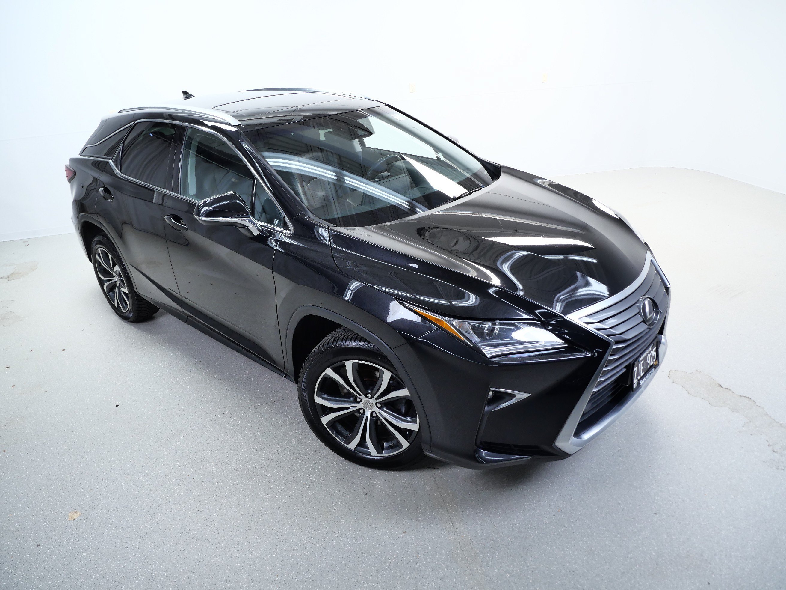 Used 2016 Black Lexus F Sport image 4