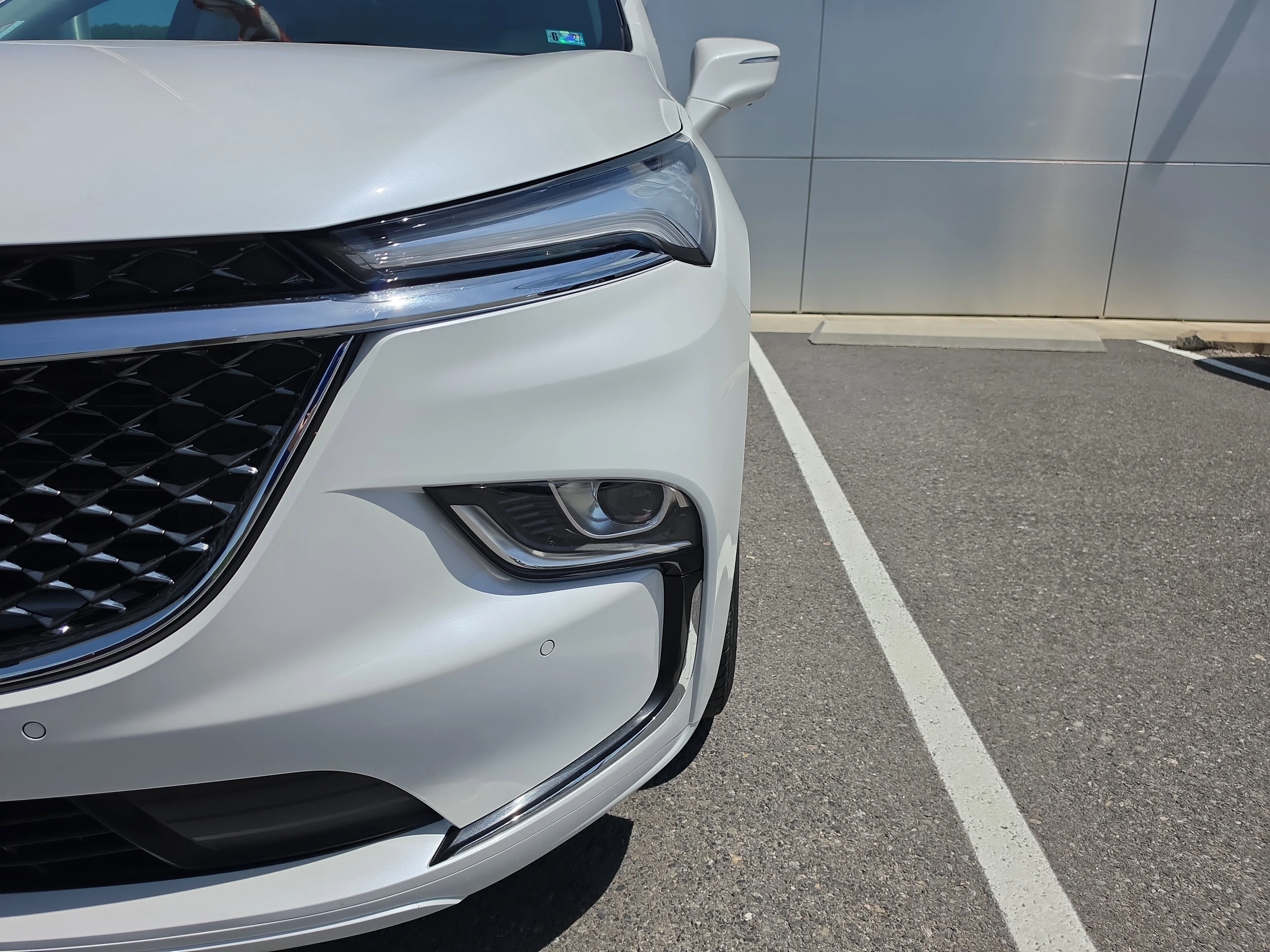 Used 2023 White Frost Tricoat Buick Avenir image 10