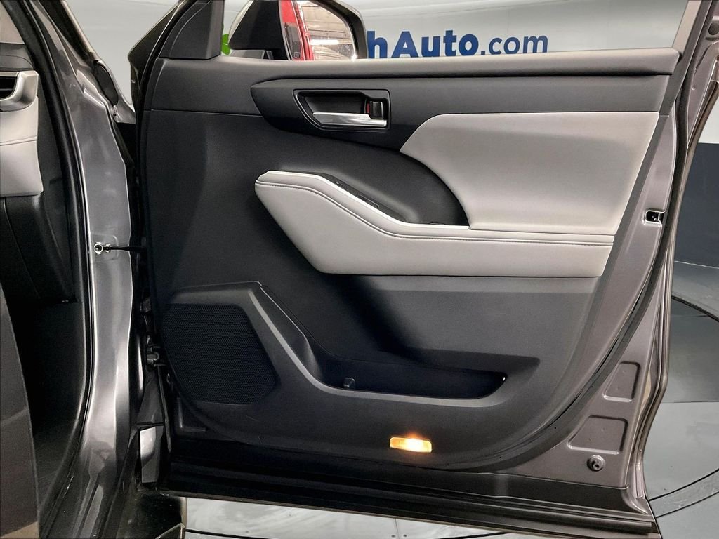 Used 2022 Gray Toyota XLE image 28