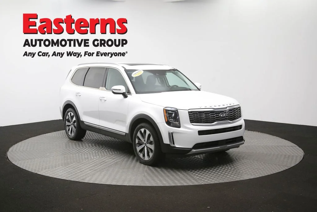 Used 2020 White Kia S image 53