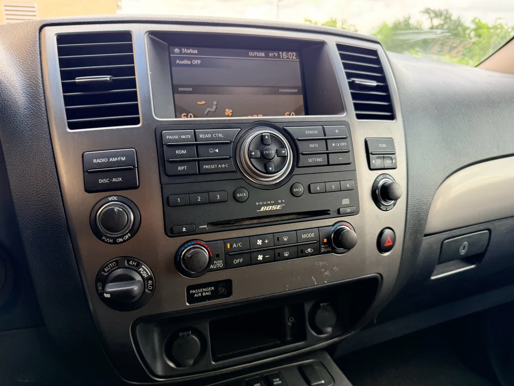 Used 2010 Smoke Nissan SE image 19