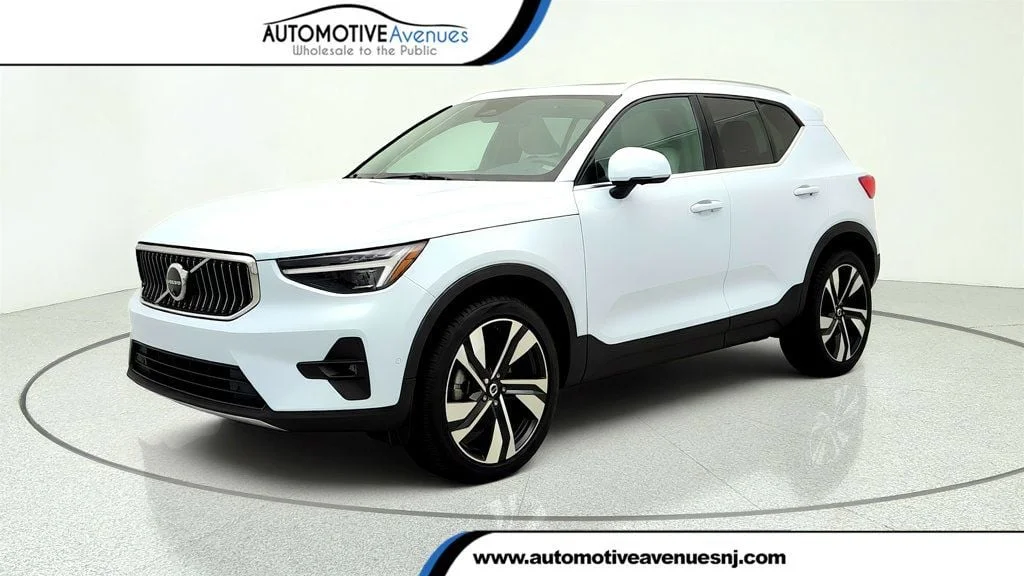 2024 Volvo XC40 B5 Plus Bright AWD's photo