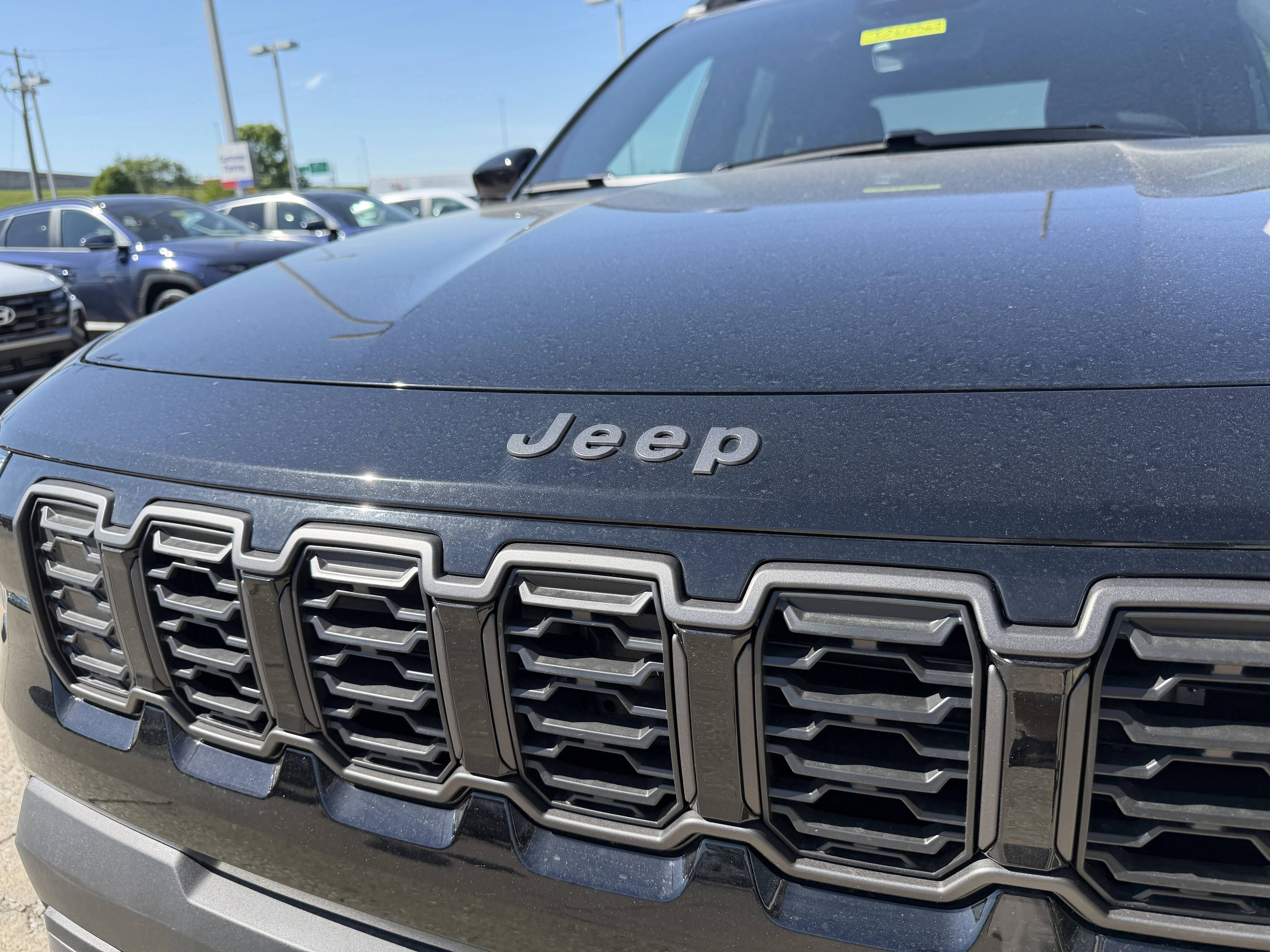 New 2026 Diamond Black Crystal Pearlcoat Jeep Laredo image 20