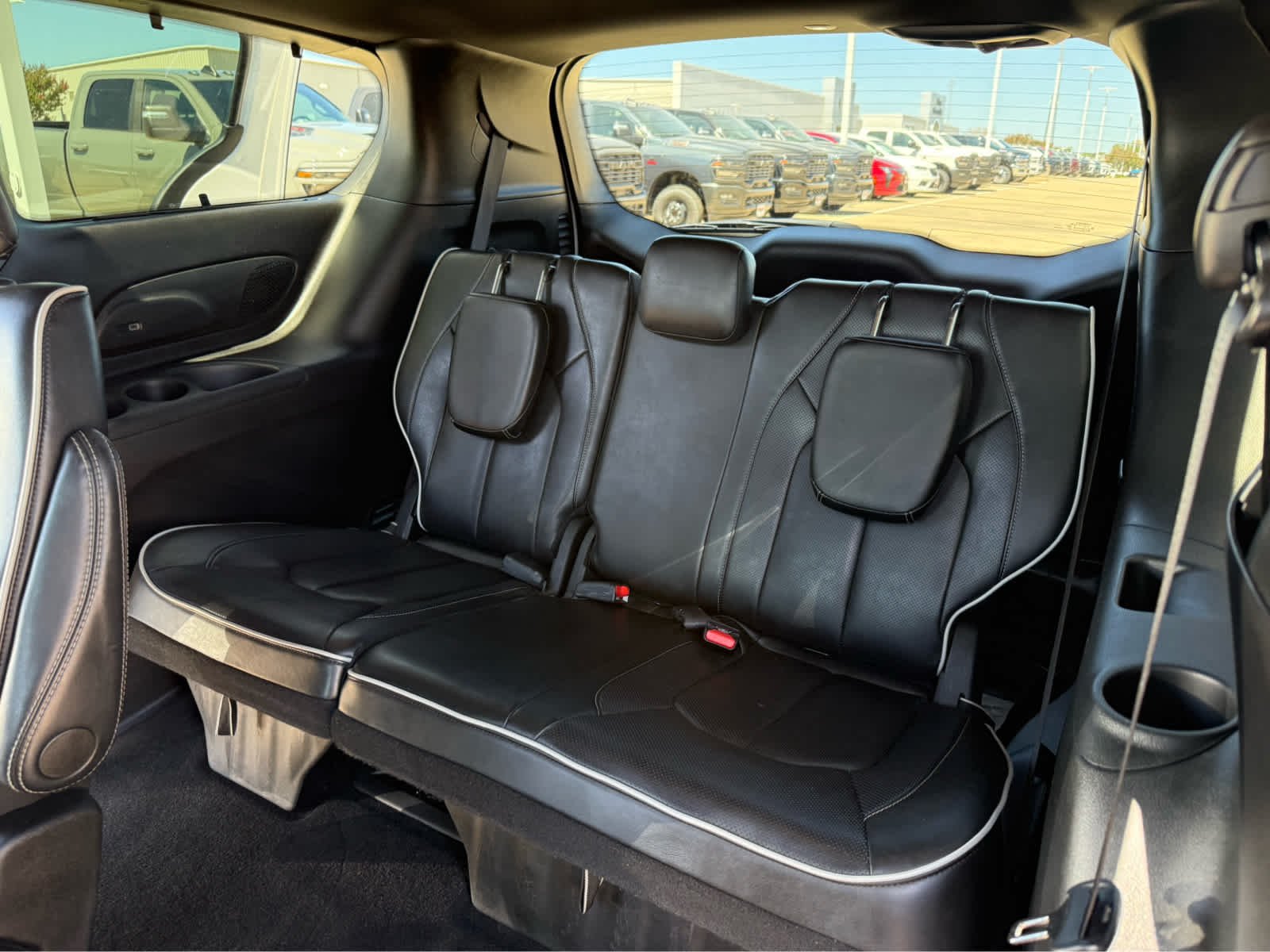 Used 2025 Bright White Clearcoat Chrysler Limited image 11