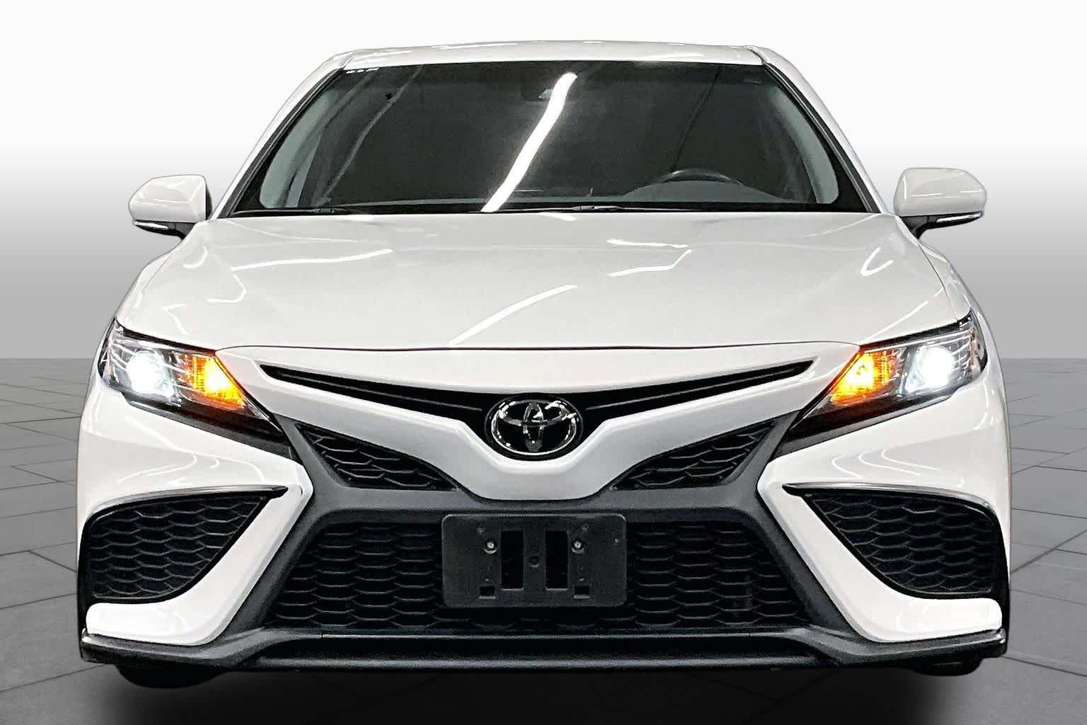 Used 2024 Ice Cap Toyota SE image 3