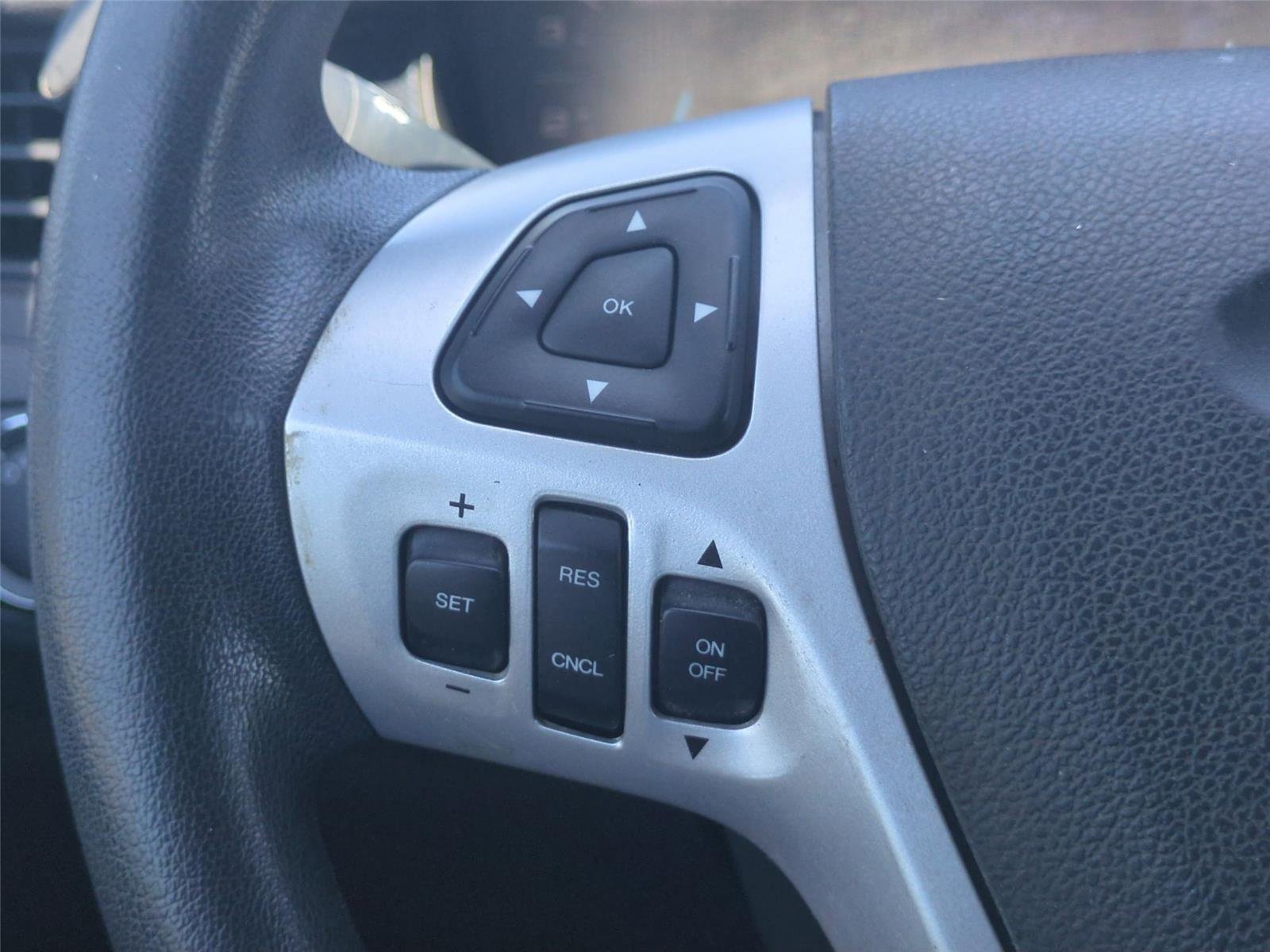 Used 2013 Ingot Silver Metallic Ford SE image 33
