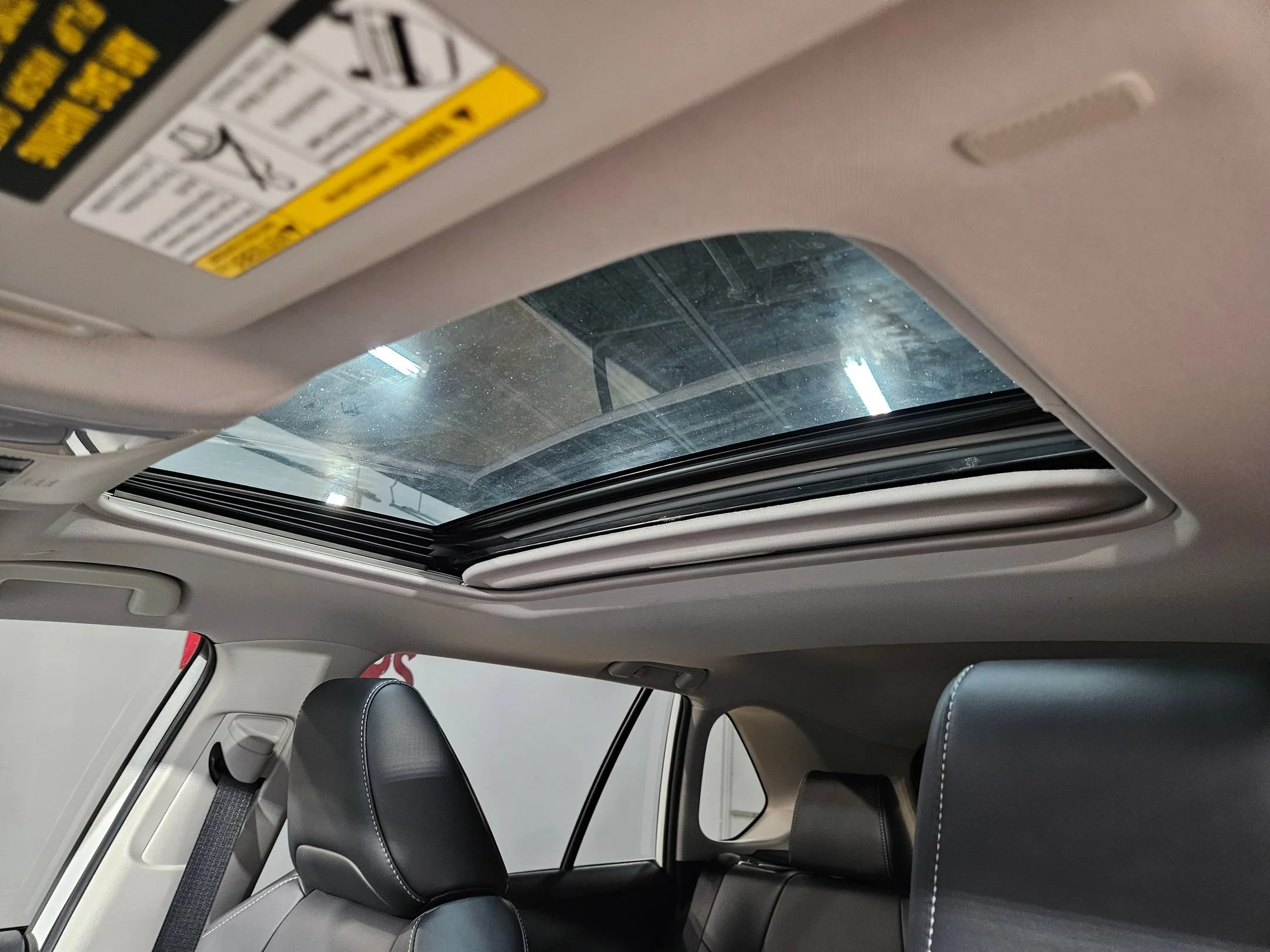 Used 2024 Wind Chill Pearl Toyota Hybrid XLE Premium image 25