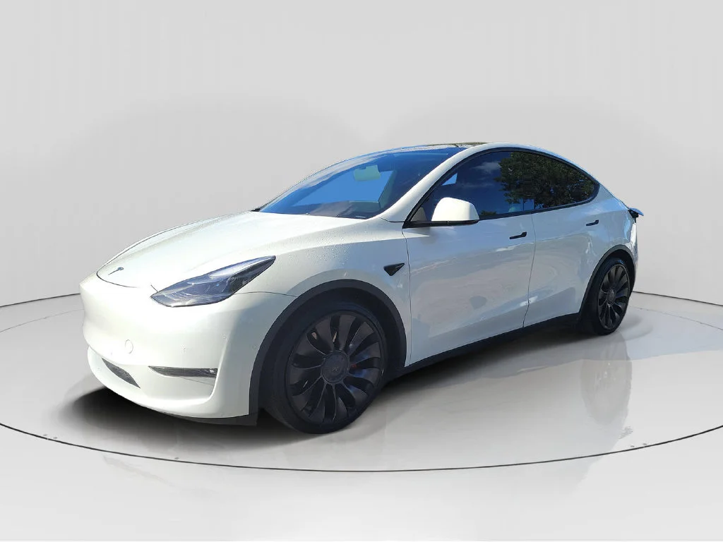 Used 2022 White Tesla Performance image 4