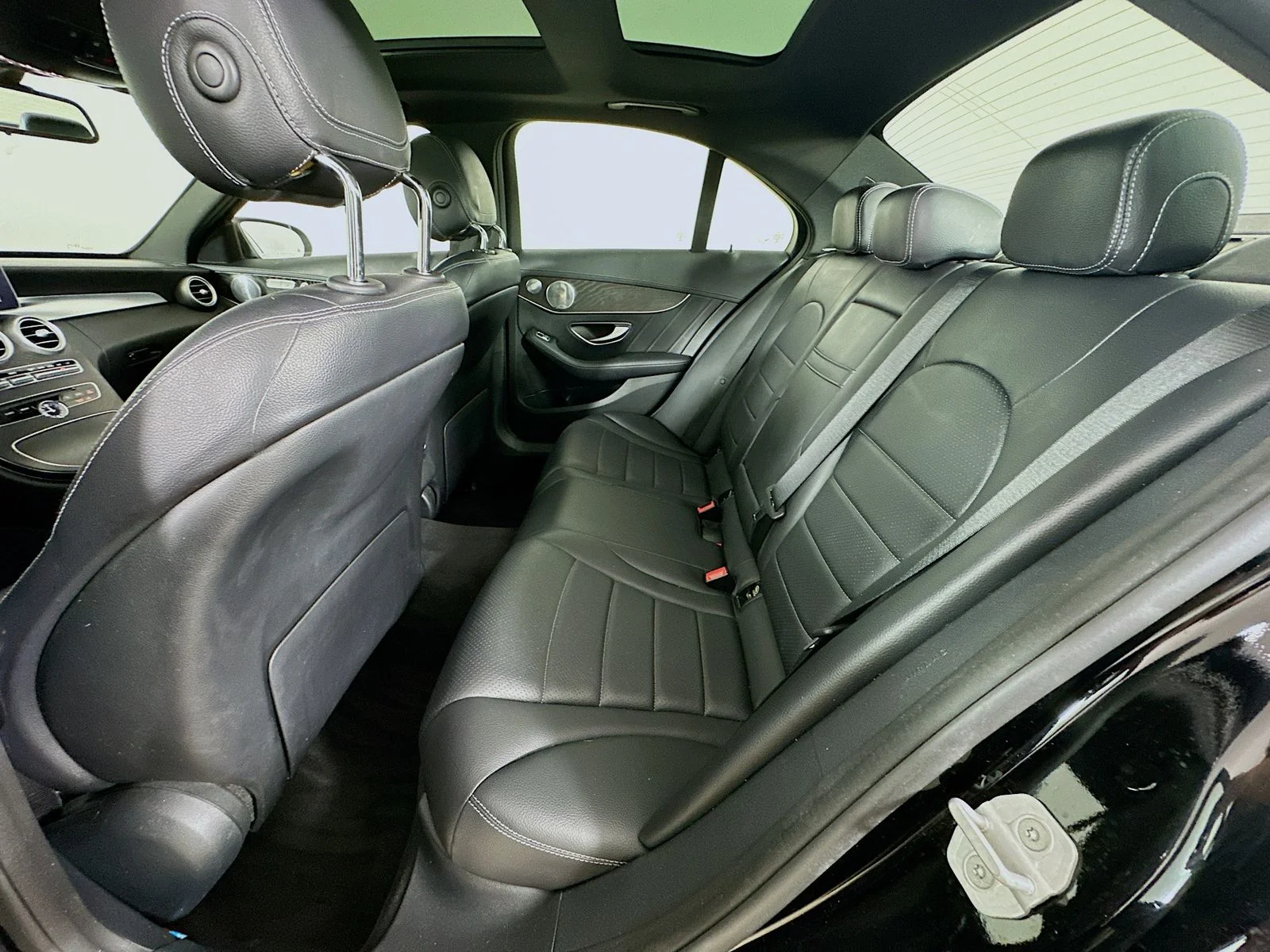 Used 2016  Mercedes-Benz  image 36