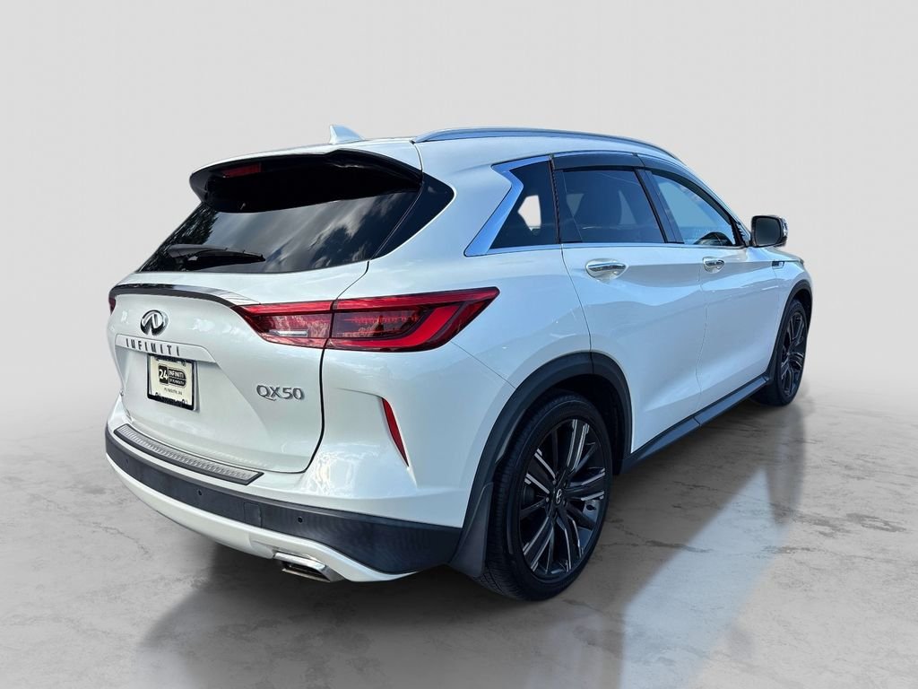 Used 2021 White INFINITI LUXE image 5