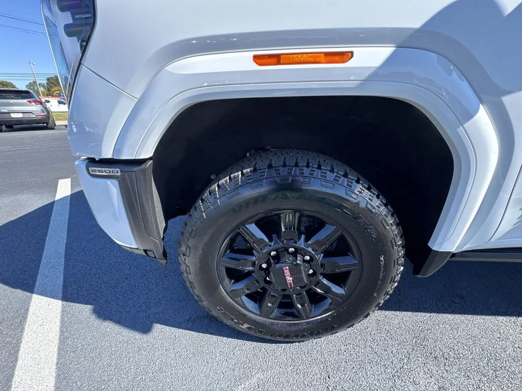 Used 2024 White GMC AT4 image 10