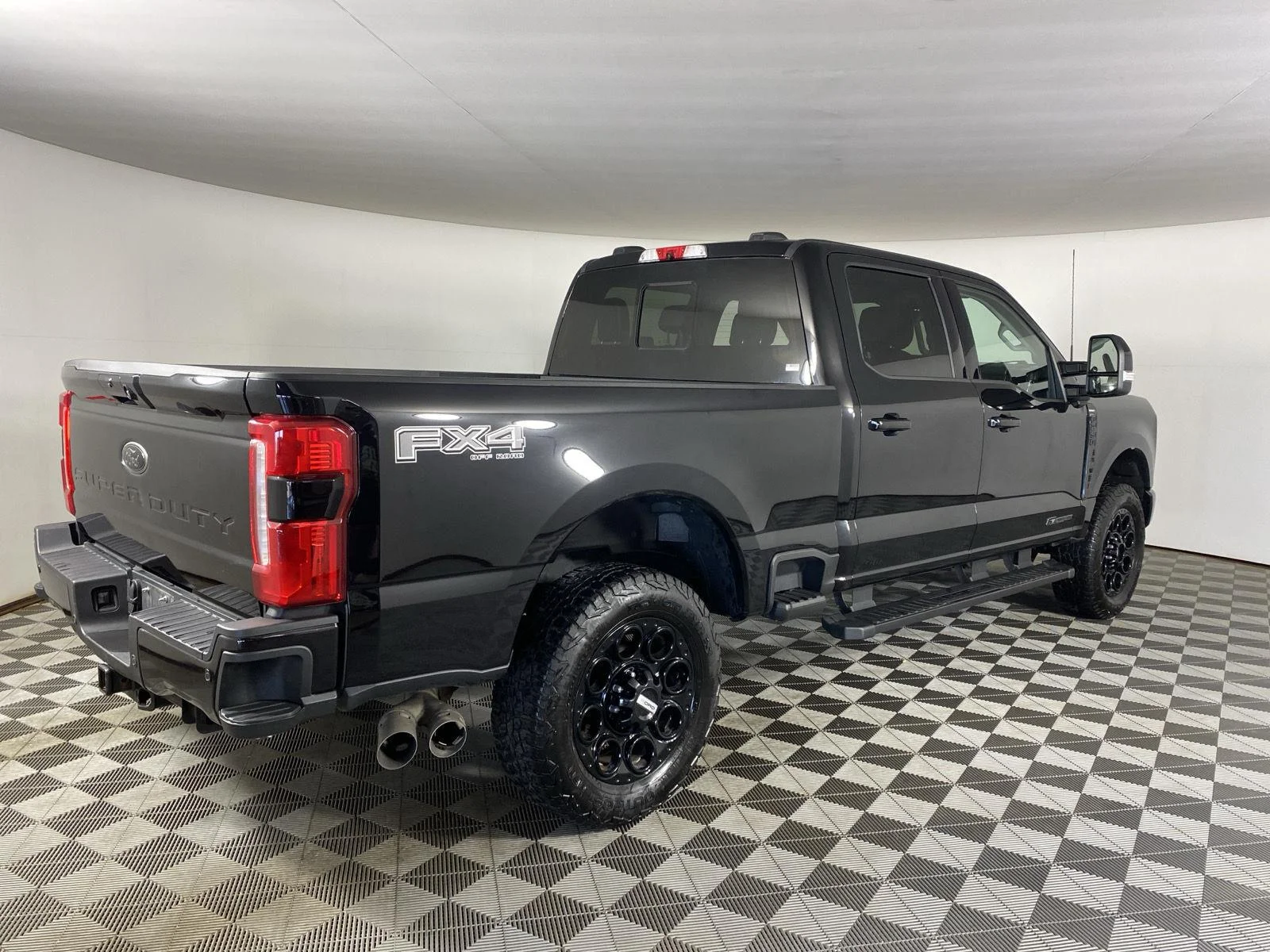 Used 2024  Ford LARIAT image 10