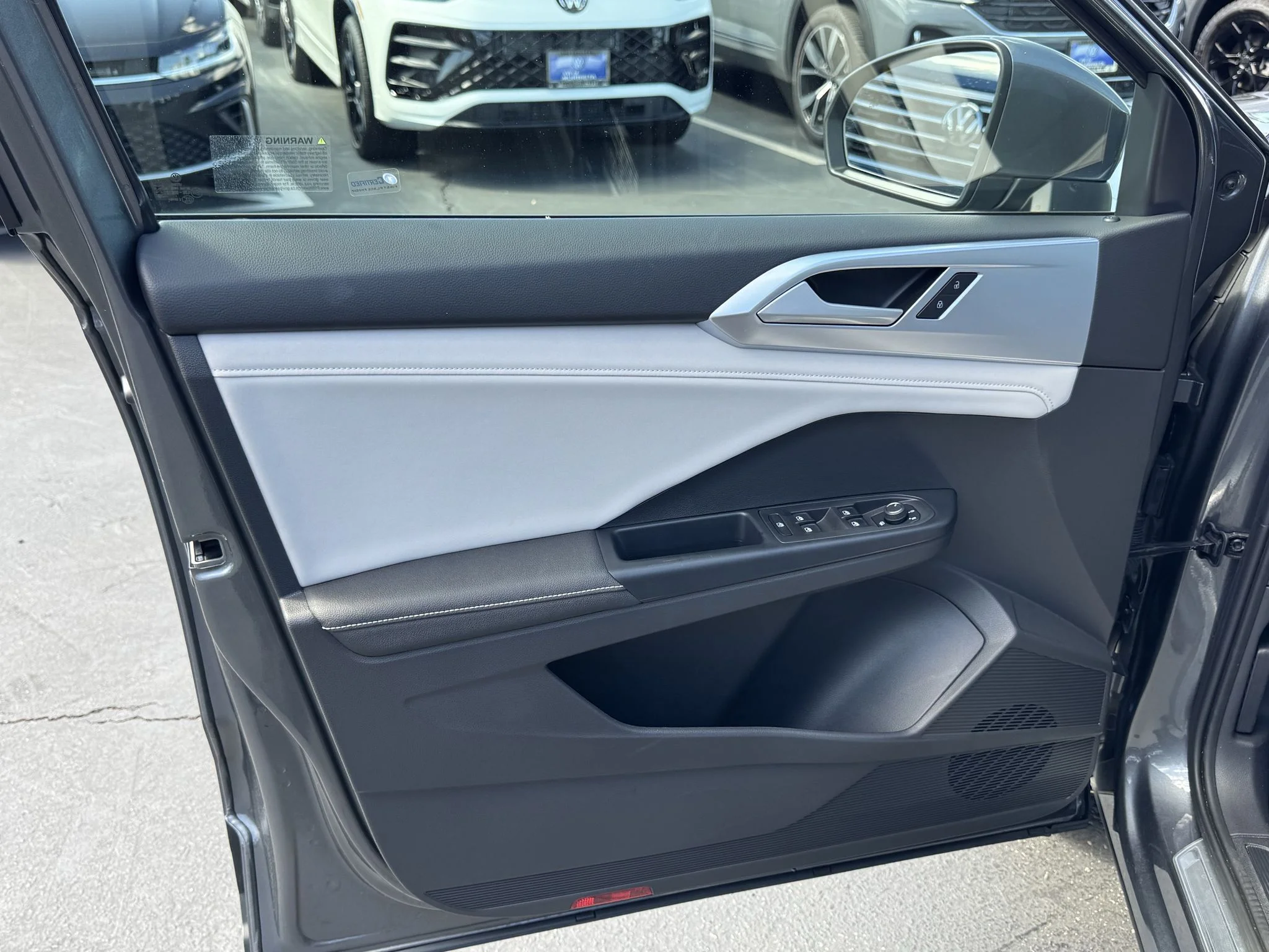 Used 2025 Platinum Gray Metallic Volkswagen SE image 11