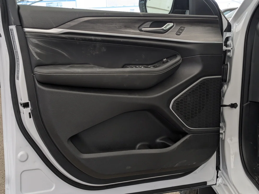 New 2026 White Jeep Limited Reserve - - 4x4 - CommandView Sunroof - Leather Seats - Adaptive Cruise Control & More! image 12
