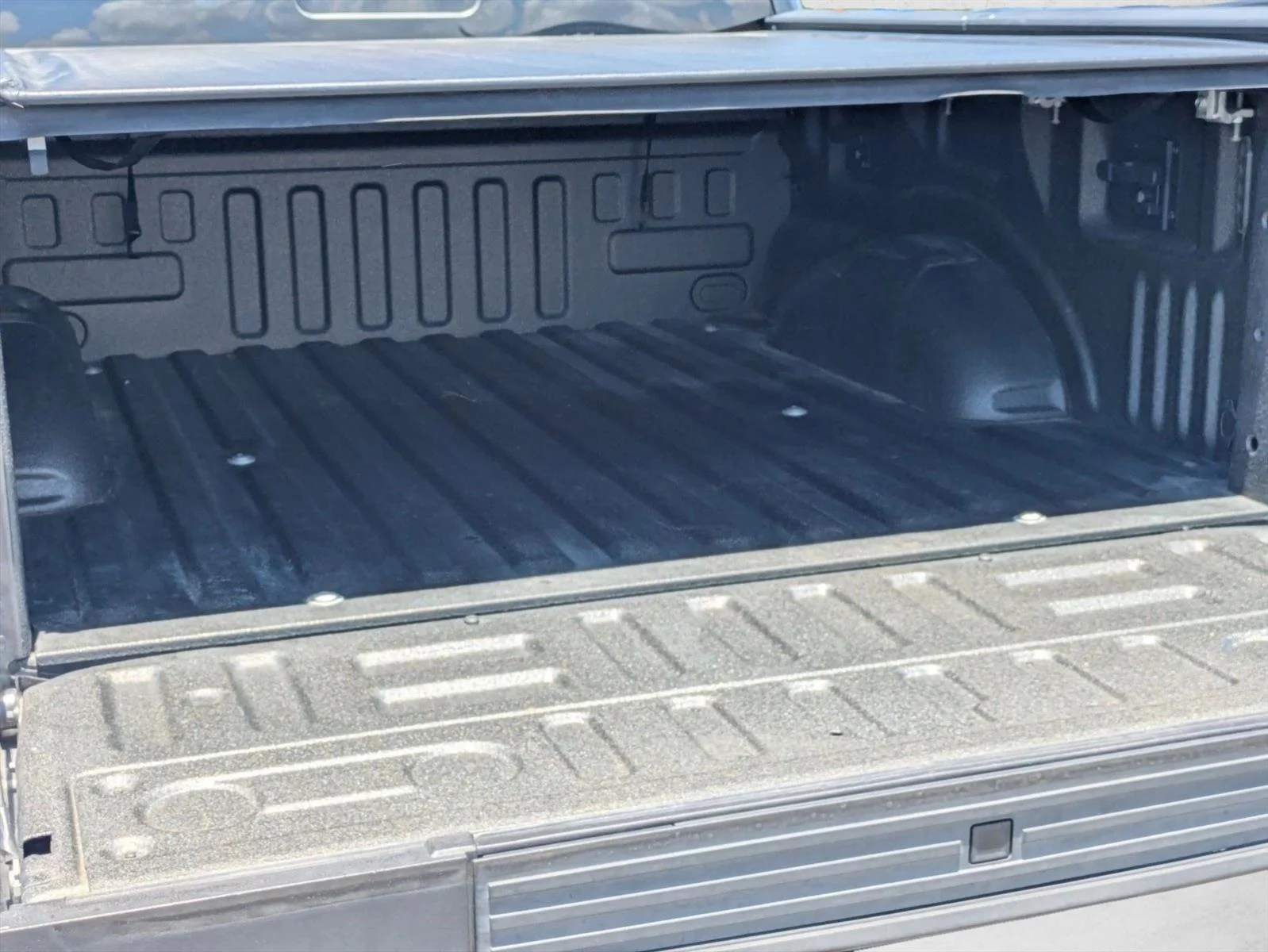 Used 2015 Magnetic Metallic Ford Platinum image 6
