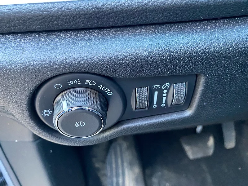 2026 Chrysler Pacifica Select - Photo 11