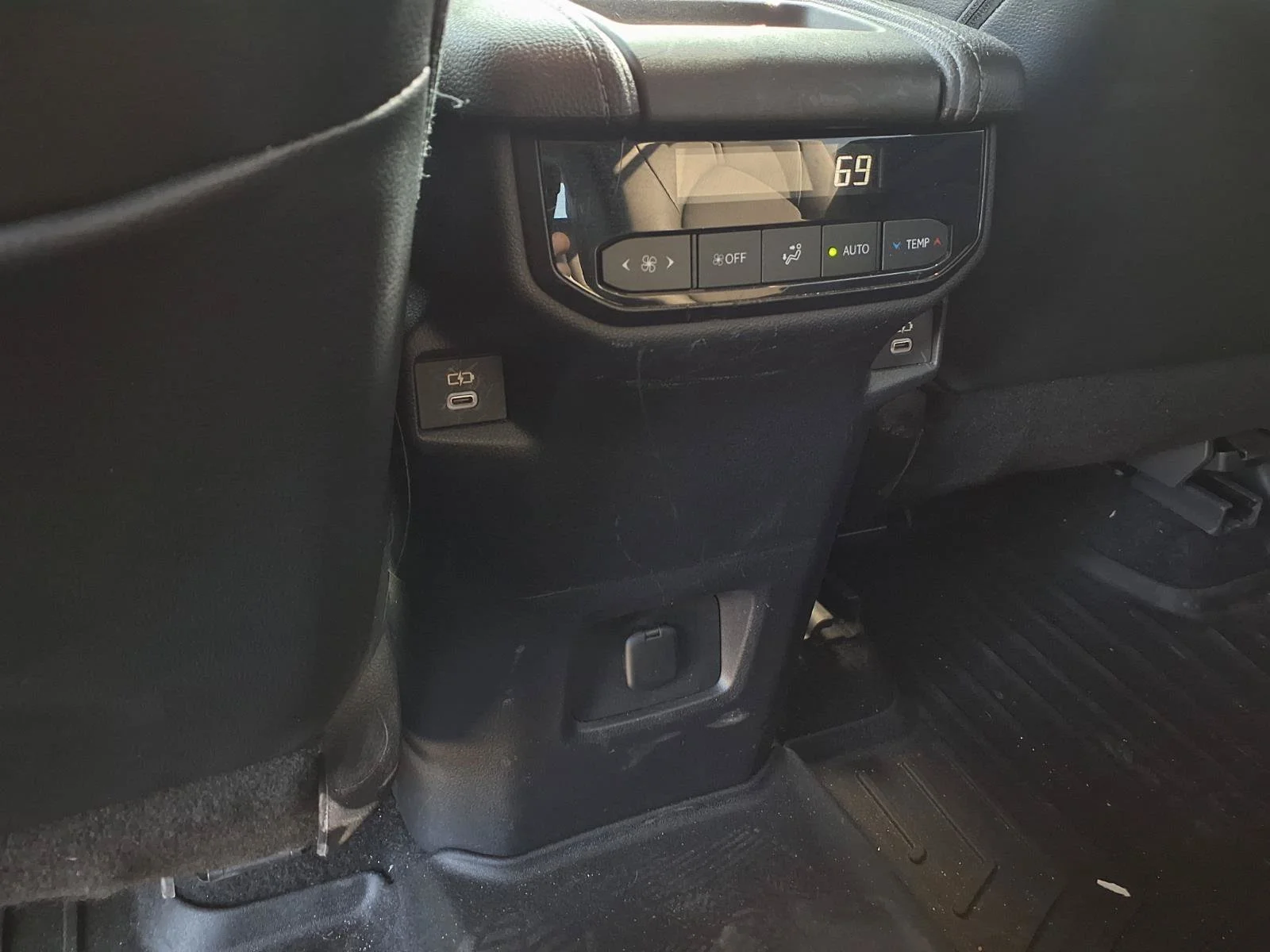 Used 2025 Midnight Black Metallic Toyota XLE image 23