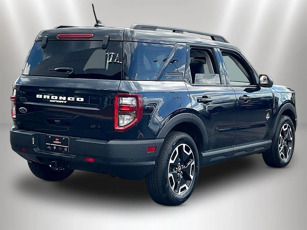 Used 2021 Blue Metallic Ford Outer Banks image 6