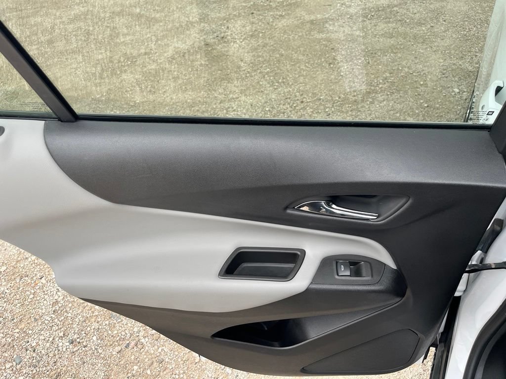 Used 2024 Summit White Chevrolet LT image 25