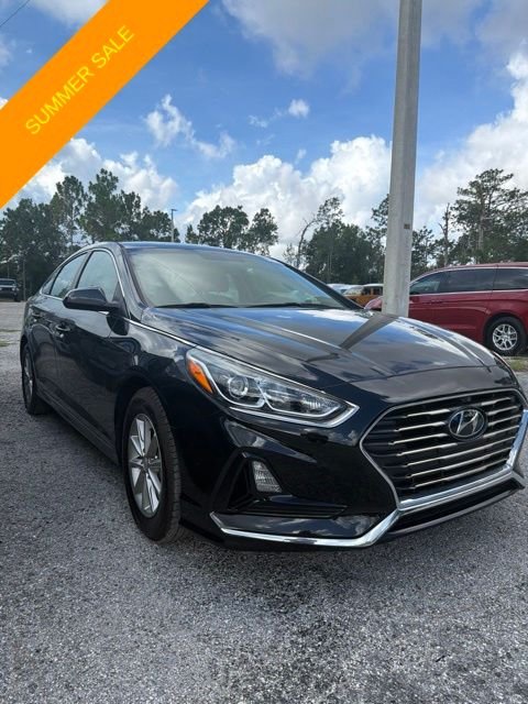 Used 2019 Black Hyundai SE image 17