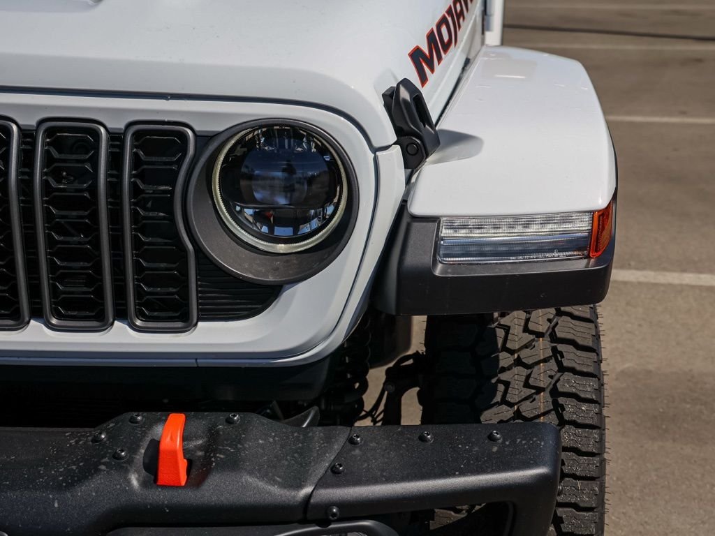 New 2026 Bright White Clear-Coat Exterior Paint Jeep Mojave image 9