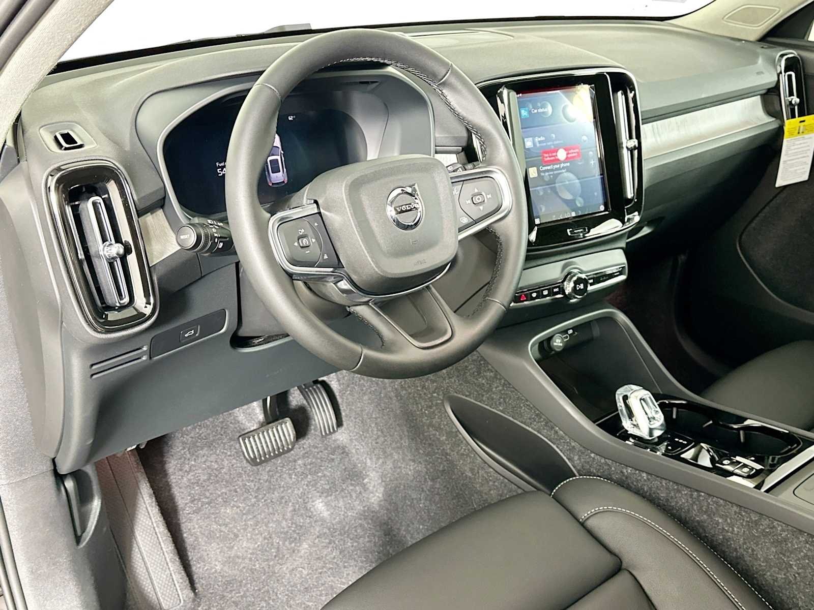 2025 Volvo XC40 Plus - Photo 7