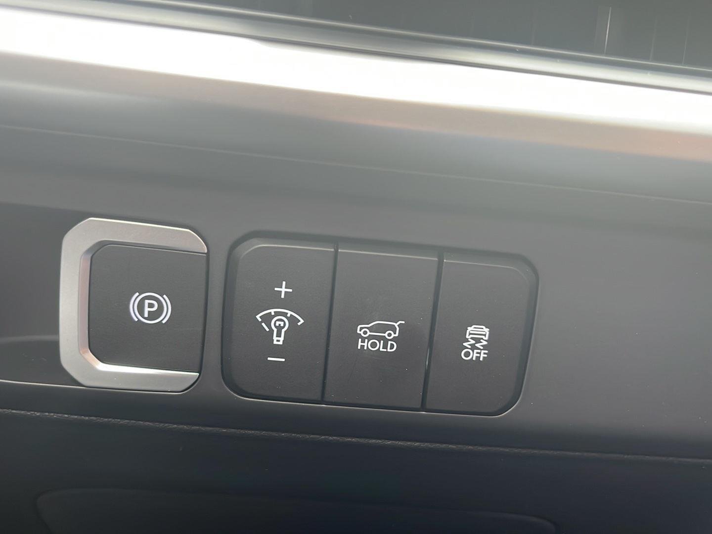 New 2026 Shimmering Silver Hyundai SEL AWD image 22