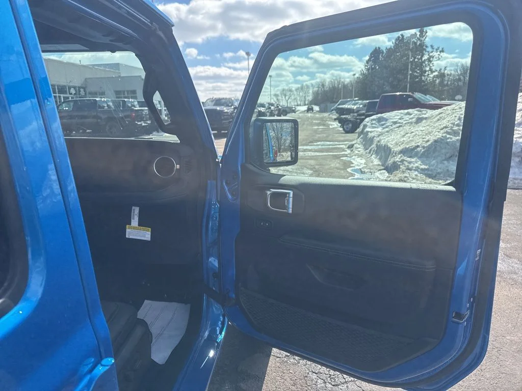 2025 Jeep Wrangler 4-Door Sahara - Photo 56