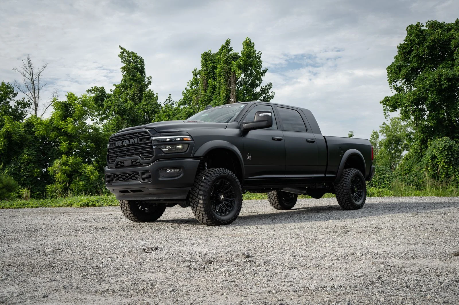 New 2026 Diamond Black Crystal Pearl-Coat Exterior Paint RAM Laramie with Black Widow Package image 9