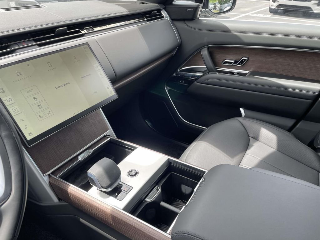 New 2026 Fuji White Land Rover SE image 30