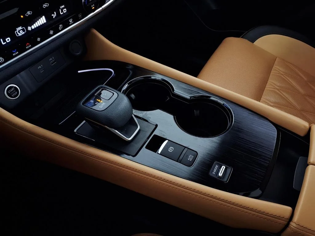 Used 2023 Gold Nissan Platinum image 23