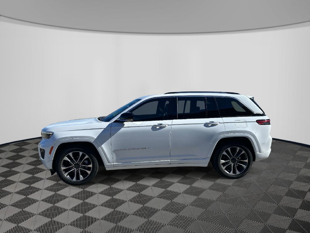 Used 2022 White Jeep Overland image 2