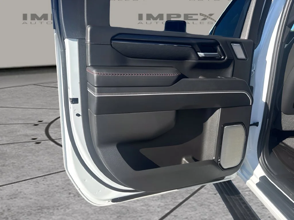 Used 2025 White GMC AT4X image 29