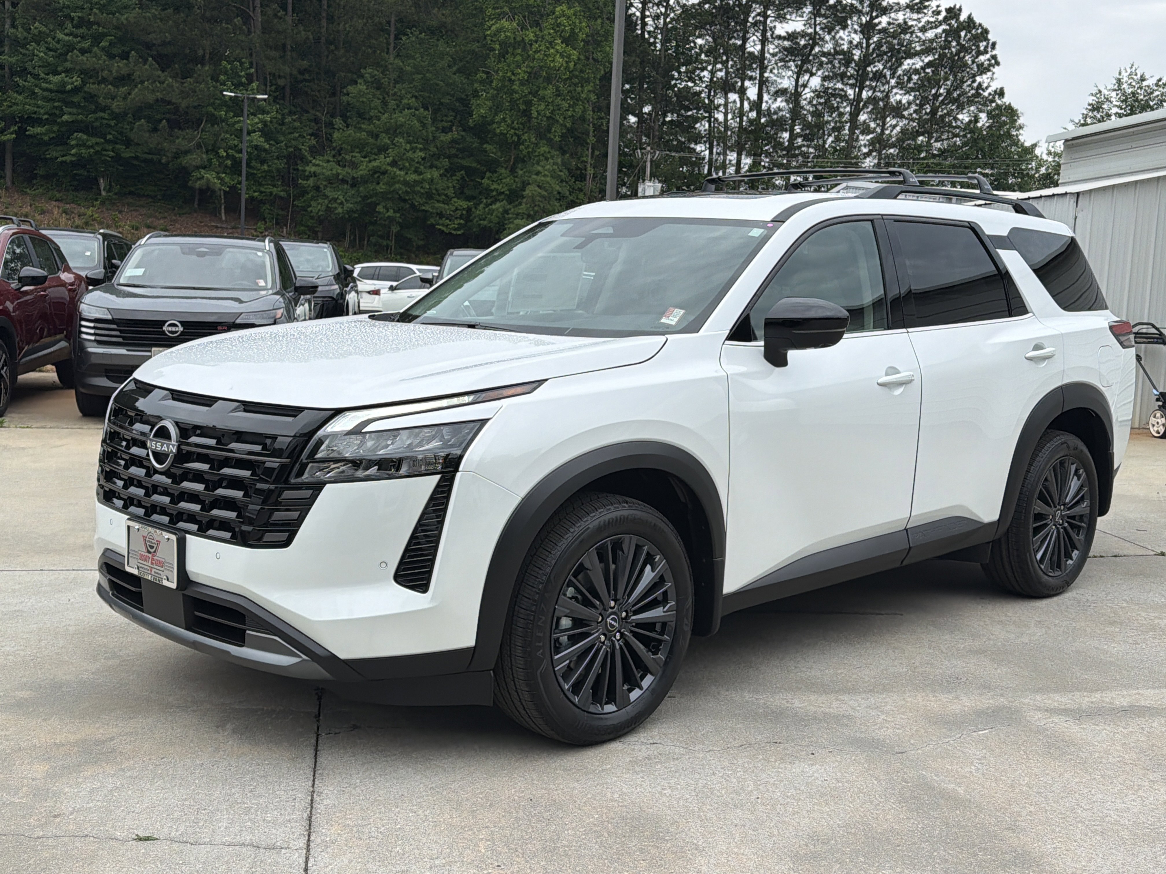 New 2026 Everest White Pearl Tricoat Nissan SL image 4